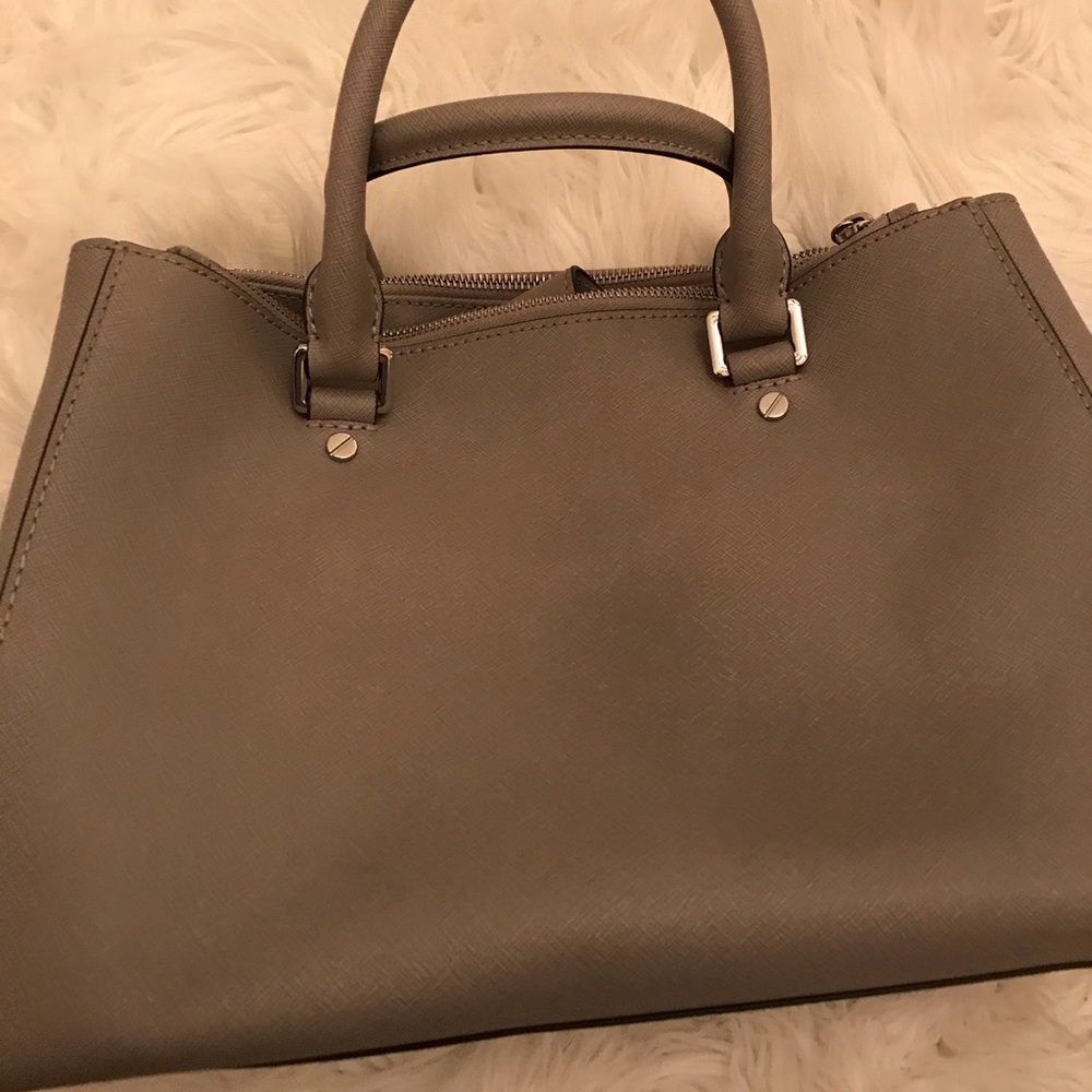 Michael Kors Hand Bag - Picture 4 of 9